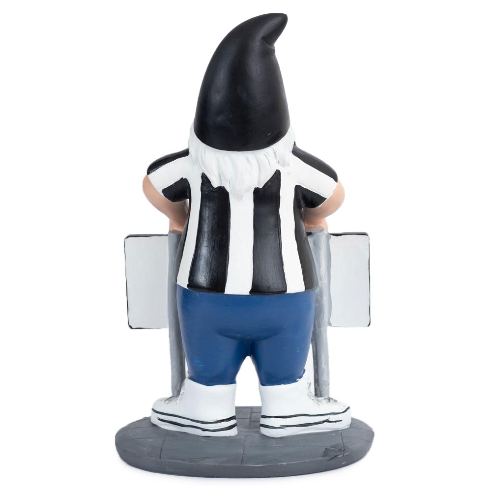 Newcastle United FC Street Sign Gnome LKT Sport Resin garden gnome wearing classic home kit coloursFeaturing the St James' Park street signOfficial Licensed MerchandiseApprox 25cm tall Lawn Ornaments
