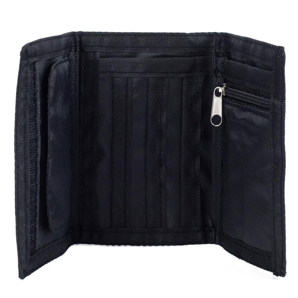 https://imageoffloads.taylorsmerchandise.com/wp-content/uploads/TM-04496-Newcastle-United-FC-Stripe-Wallet-2.jpg