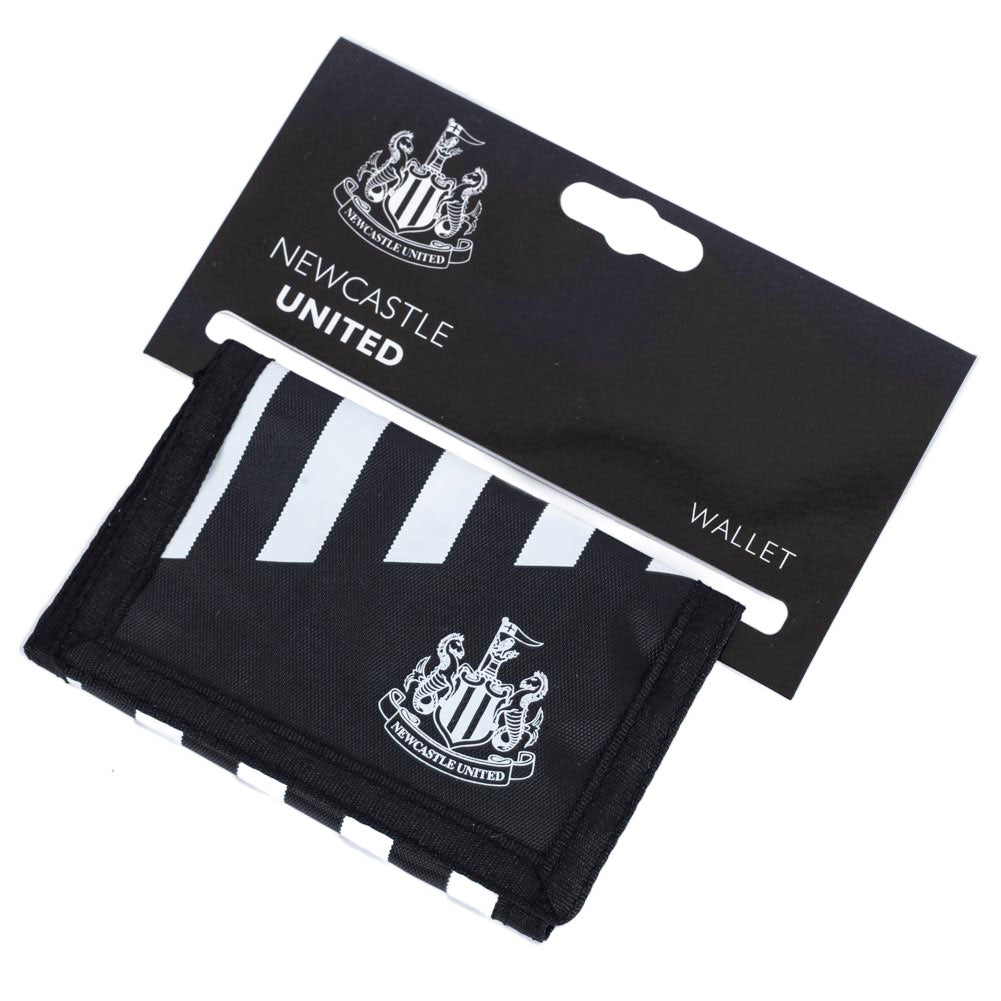 https://imageoffloads.taylorsmerchandise.com/wp-content/uploads/TM-04496-Newcastle-United-FC-Stripe-Wallet-4.jpg