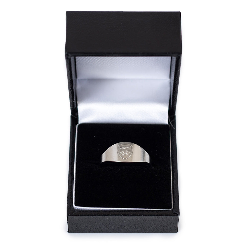 https://imageoffloads.taylorsmerchandise.com/wp-content/uploads/TM-05144-Arsenal-FC-Oval-Ring-3.jpg