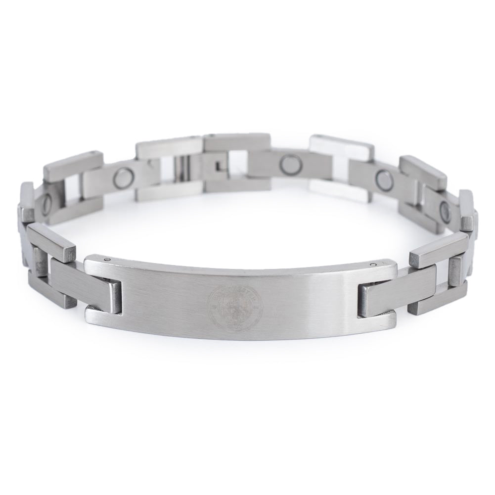 https://imageoffloads.taylorsmerchandise.com/wp-content/uploads/TM-06129-Manchester-City-FC-Engraved-Bracelet-2.jpg