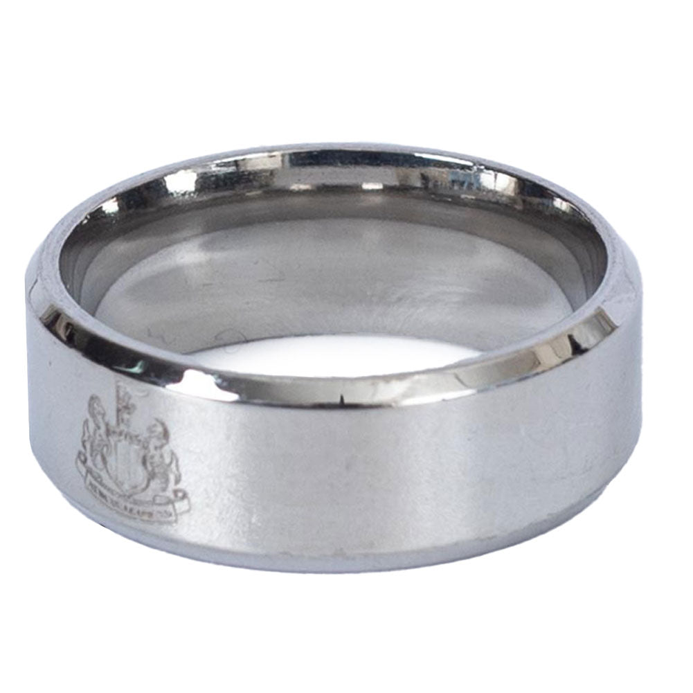 https://imageoffloads.taylorsmerchandise.com/wp-content/uploads/TM-06381-Newcastle-United-FC-Slim-Band-Ring-1.jpg