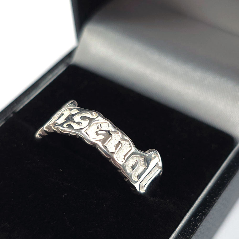 https://imageoffloads.taylorsmerchandise.com/wp-content/uploads/TM-06418-Arsenal-FC-Sterling-Silver-Text-Ring.jpg