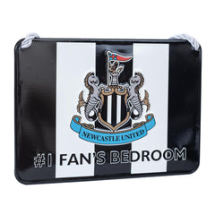 https://imageoffloads.taylorsmerchandise.com/wp-content/uploads/TM-06722-Newcastle-United-FC-No1-Fan-Stripe-Bedroom-Sign.jpg
