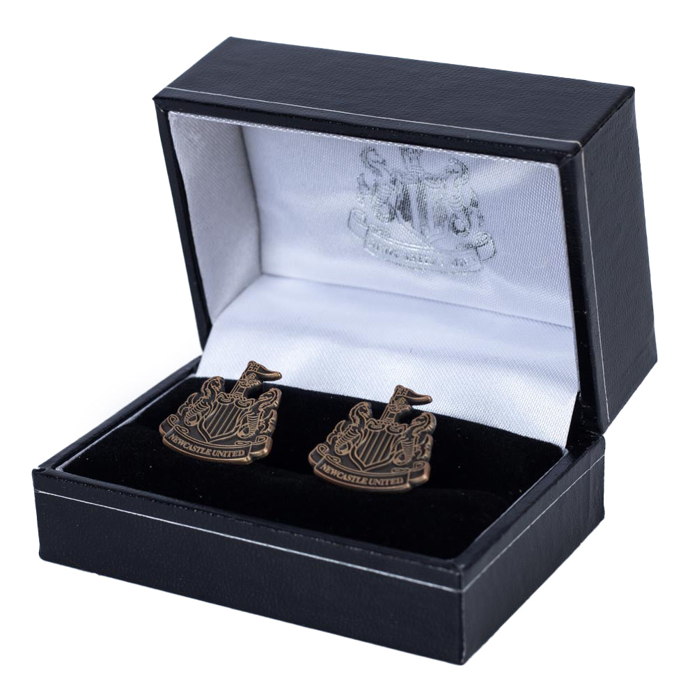 https://imageoffloads.taylorsmerchandise.com/wp-content/uploads/TM-06842-Newcastle-United-FC-Antique-Gold-Cufflinks-2.jpg