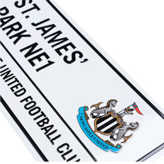 https://imageoffloads.taylorsmerchandise.com/wp-content/uploads/TM-06936-Newcastle-United-FC-White-Street-Sign-1.jpg