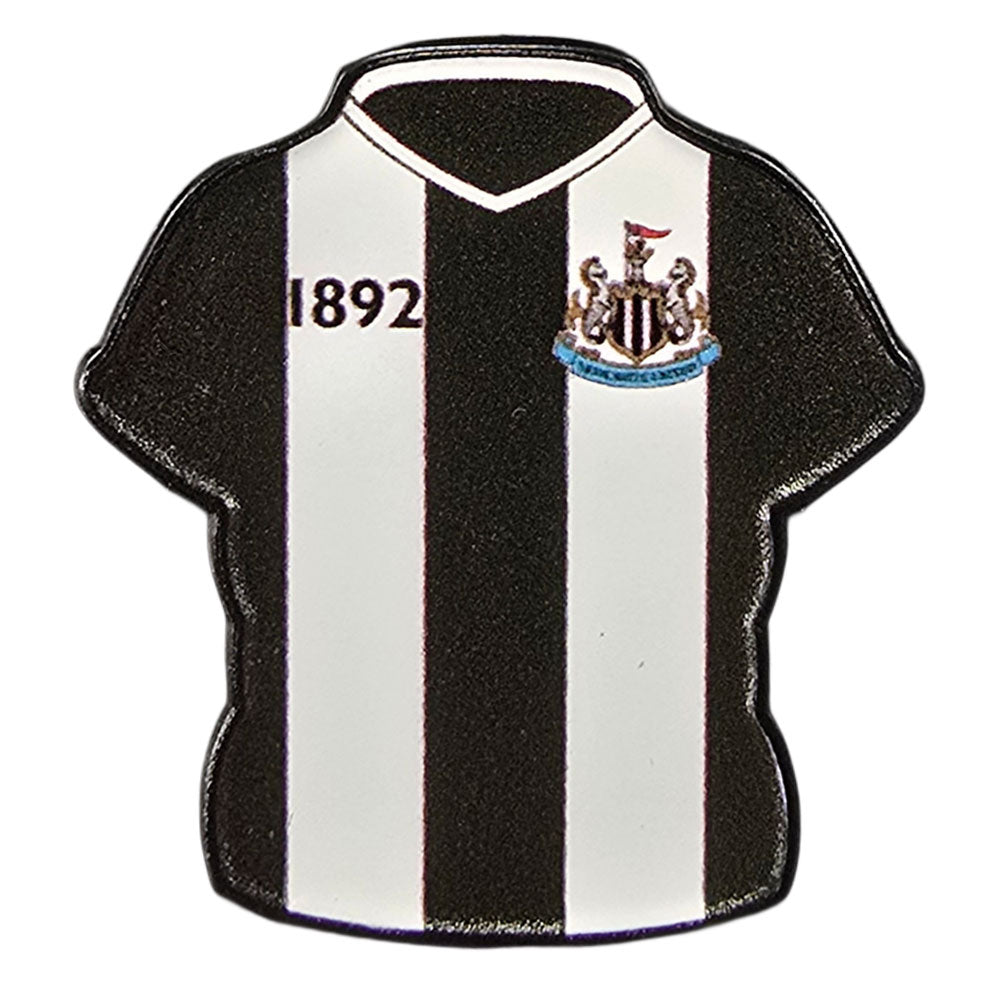 https://imageoffloads.taylorsmerchandise.com/wp-content/uploads/TM-07196-Newcastle-United-FC-Home-Kit-Keyring-Badge-Set-2.jpg