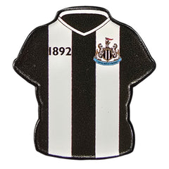 https://imageoffloads.taylorsmerchandise.com/wp-content/uploads/TM-07196-Newcastle-United-FC-Home-Kit-Keyring-Badge-Set-2.jpg