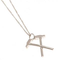 https://imageoffloads.taylorsmerchandise.com/wp-content/uploads/122137-West-Ham-United-FC-Sterling-Silver-Pendant-Chain-HM.jpg