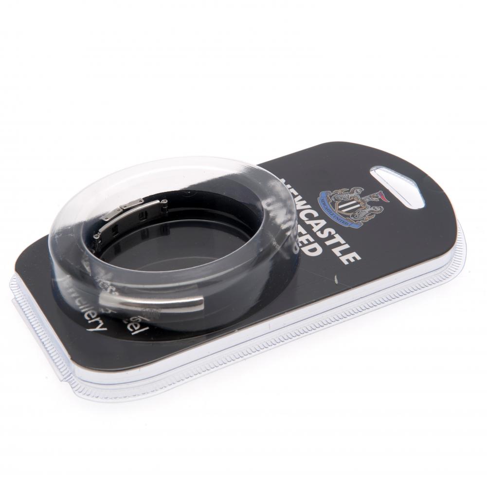 https://imageoffloads.taylorsmerchandise.com/wp-content/uploads/66434-Newcastle-United-FC-Colour-Silicone-Bracelet-2.jpg