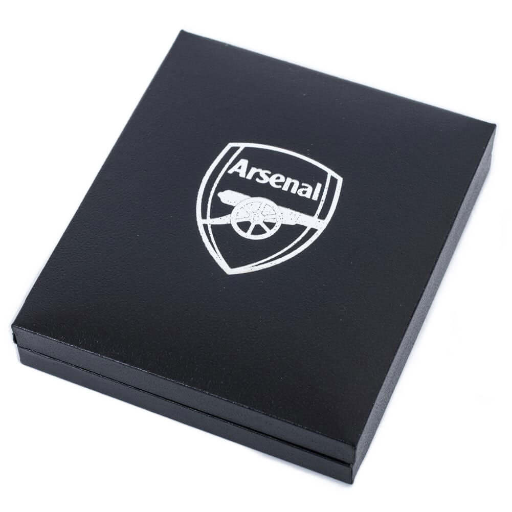 Arsenal FC 18ct Gold Plated on Silver Crest Pendant & Chain LKT Sport 18ct Gold Plated on Sterling Silver pendant and necklaceFeaturing the Arsenal crest pendant on the chain necklaceWith a lobster claspOfficial licensed productChain approx 49cm (19in)Pen
