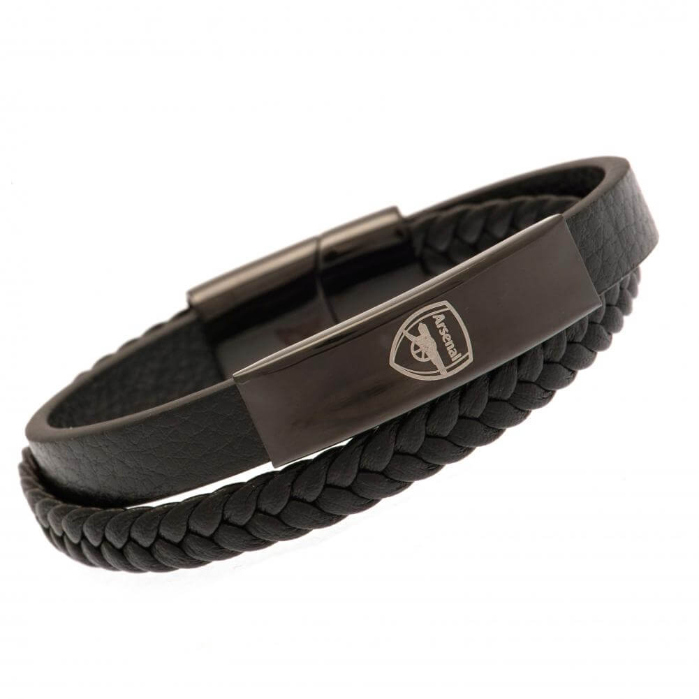 Arsenal FC Black IP Leather Bracelet LKT Sport Twin design bracelet made from genuine leatherBlack IP crest plate with an engraved Arsenal logoWith a stainless steel magnetic claspOfficial licensed productApprox 20cm x 1cm Bracelets Imagen principal del producto