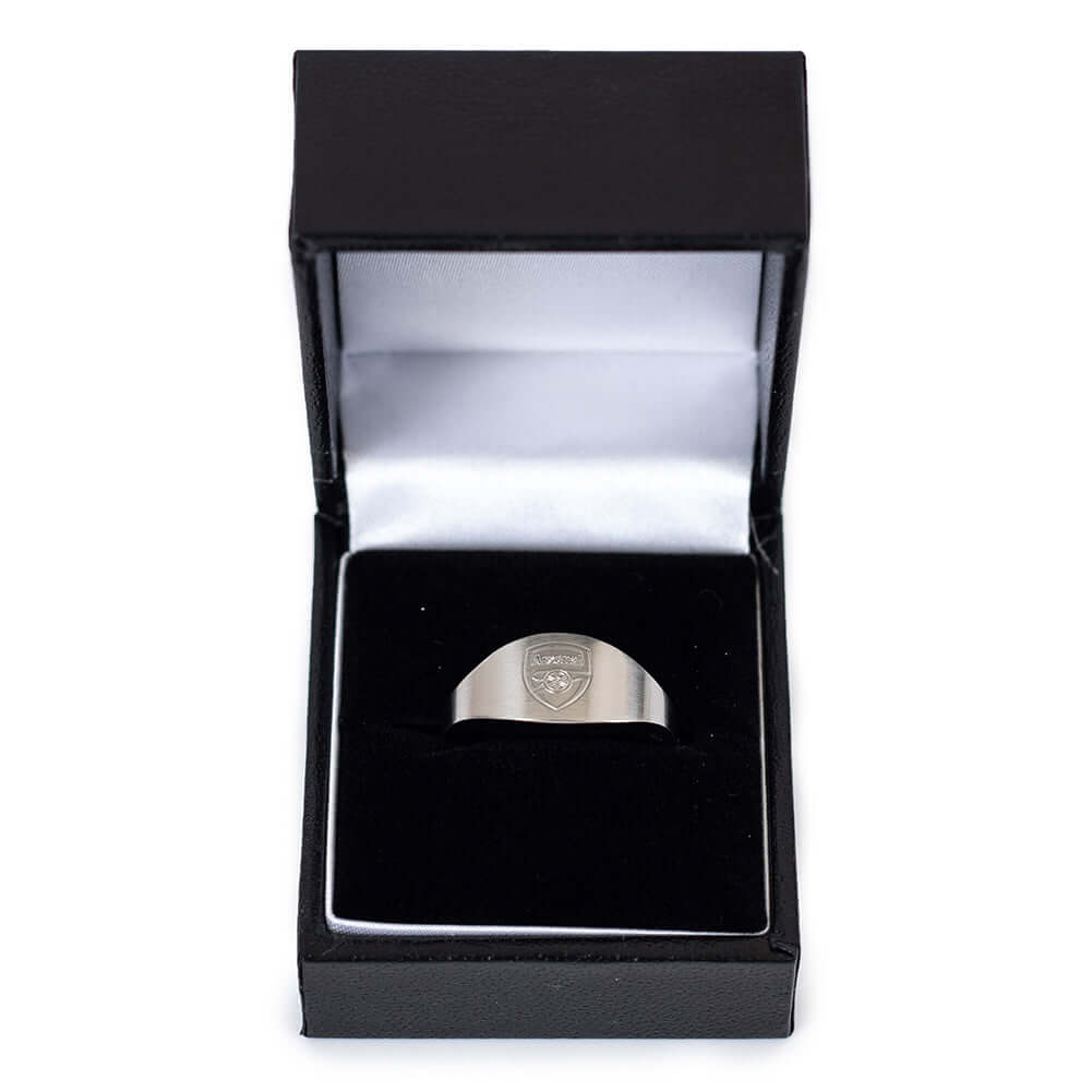 Arsenal FC Oval Ring Small LKT Sport Stainless steel oval design ring in a brushed satin finishEngraved with the Arsenal crestOfficial licensed productInternal diameter approx 19mmRing size R Rings