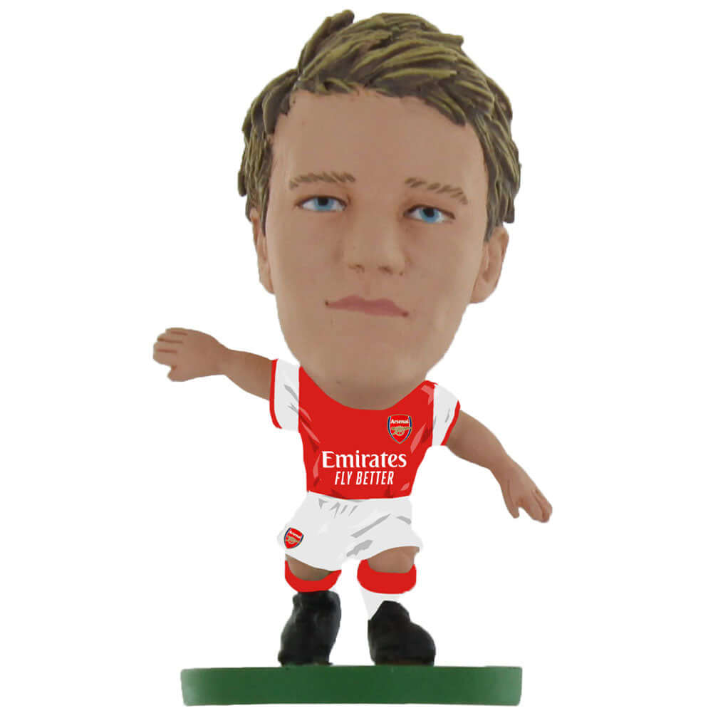 Arsenal FC SoccerStarz Odegaard LKT Sport Arsenal FC Martin Odegaard SoccerStarz FigureFeatures classic Arsenal home kitStands 5cm tall on a green baseOfficial licensed productApprox 5cm x 2.5cm x 2.5cm Action Figures Imagen principal del producto