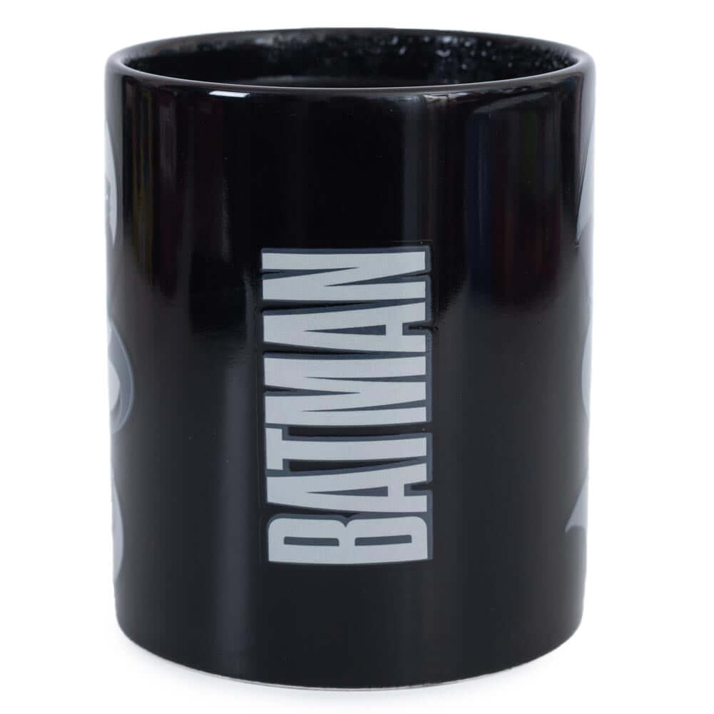 Batman Heat Changing Mug LKT Sport Ceramic everyday coffee mug with a heat sensitive designDesign changes as the contents heat and coolBlack mug featuring the Batman logos, which transfers to images of the Batmobile when hotHand wash onlyOfficial licensed