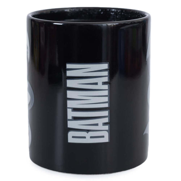 Batman Heat Changing Mug LKT Sport Ceramic everyday coffee mug with a heat sensitive designDesign changes as the contents heat and coolBlack mug featuring the Batman logos, which transfers to images of the Batmobile when hotHand wash onlyOfficial licensed