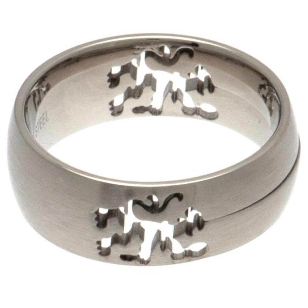 Chelsea FC Cut Out Ring Small LKT Sport Stainless steel cut out style ringBrushed satin finish featuring the Chelsea lionOfficial licensed productInternal diameter approx 19mmRing size R Rings Hauptbild