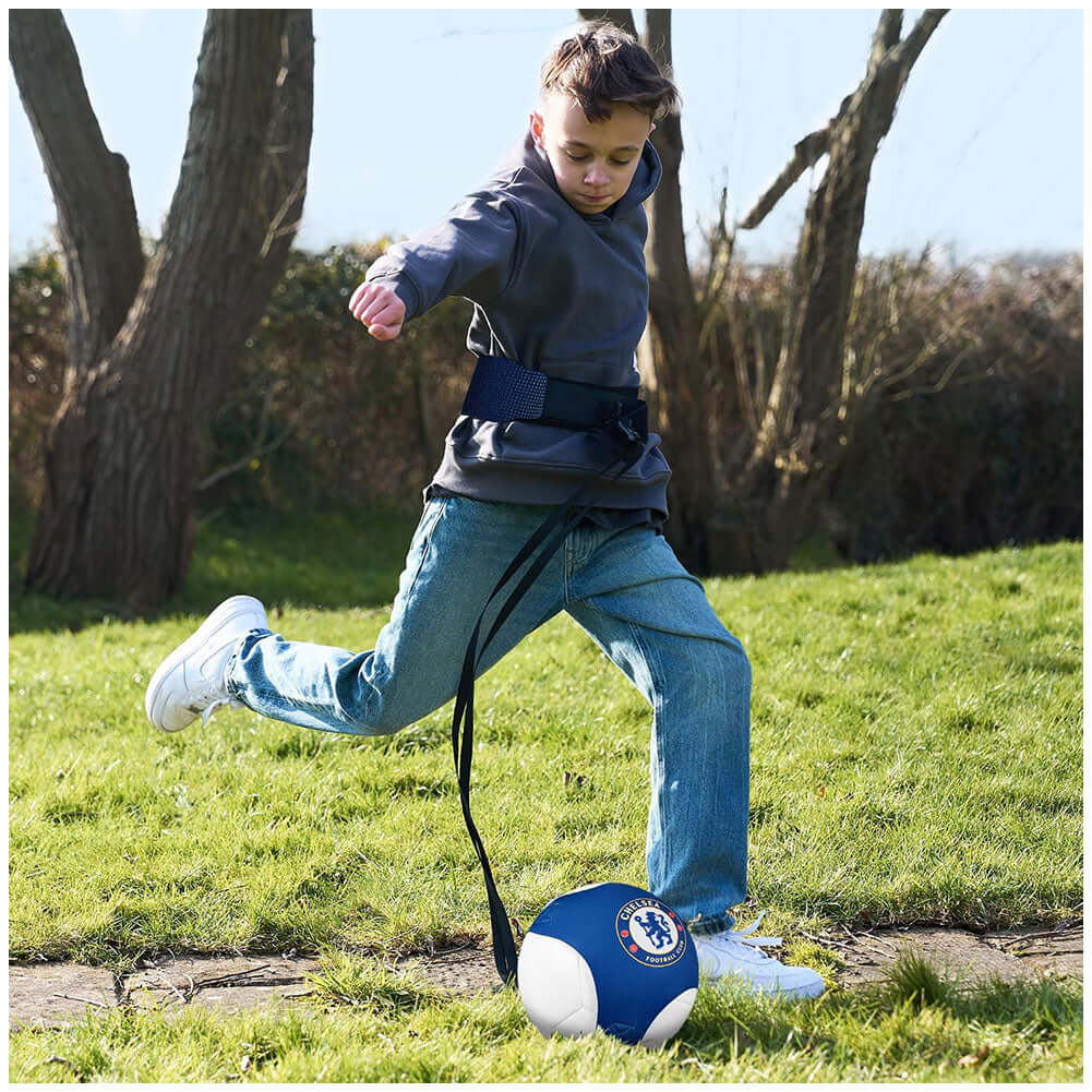 Chelsea FC Kick Trainer LKT Sport Great close control and skills training aidSize 3-5 training sleeve featuring the Chelsea crest with a cord and strapPerfect for improving passing, control and reactionsOfficial licensed productSize 3-5 football Soccer Tr