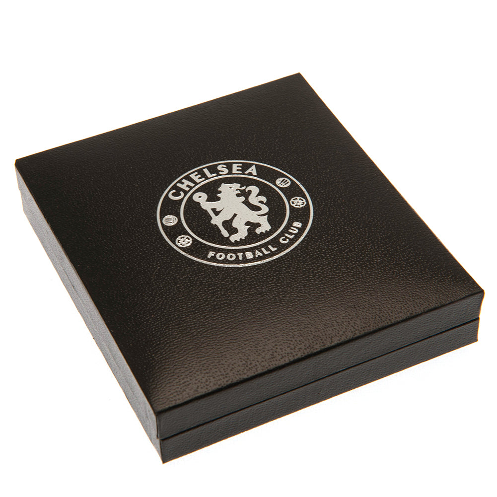 Chelsea FC Silver Plated Boxed Pendant CR LKT Sport Silver plated pendant and necklaceFeaturing a Chelsea crest pendant on a chain necklaceWith a lobster claspOfficial licensed productNecklace approx 50cm (20 inches)Pendant approx 22mm x 22mm Charms & Pen
