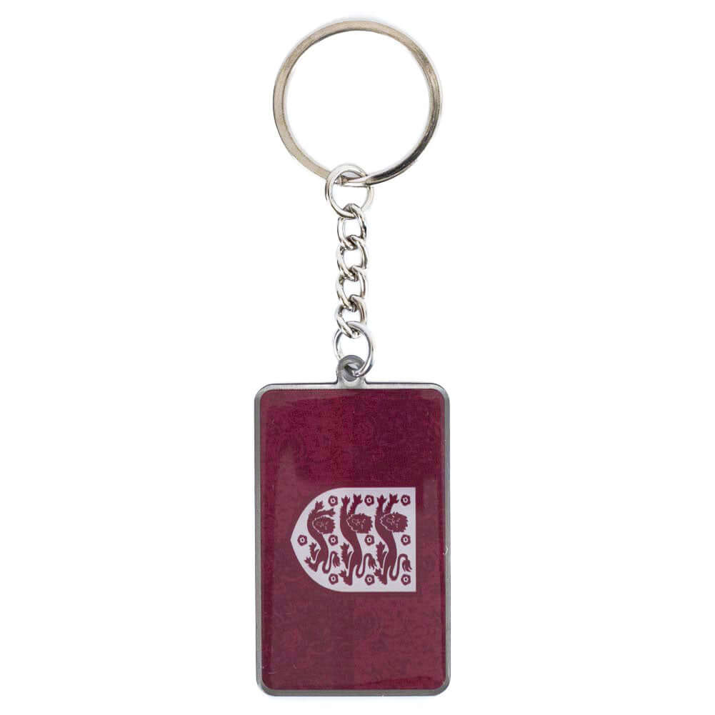 England FA Lionesses Keyring LKT Sport Metal rectangular shaped keyring with chain and split ringDie stamped design with full colour enamel infillMetal alloy with silver style finishOfficial licensed productApprox 55mm x 35mm Keychains Imagen principal del producto