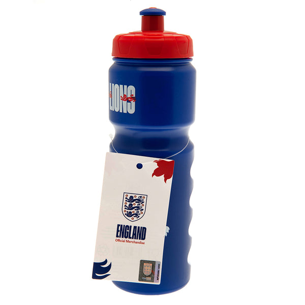 England FA Plastic Drinks Bottle LKT Sport Easy grip lightweight drinks bottleBlue bottle with a large lion and England crest in whiteFeatures 'Three Lions' text in whiteWith a screw top lid and push-pull drinking spoutOfficial licensed productApprox 750m