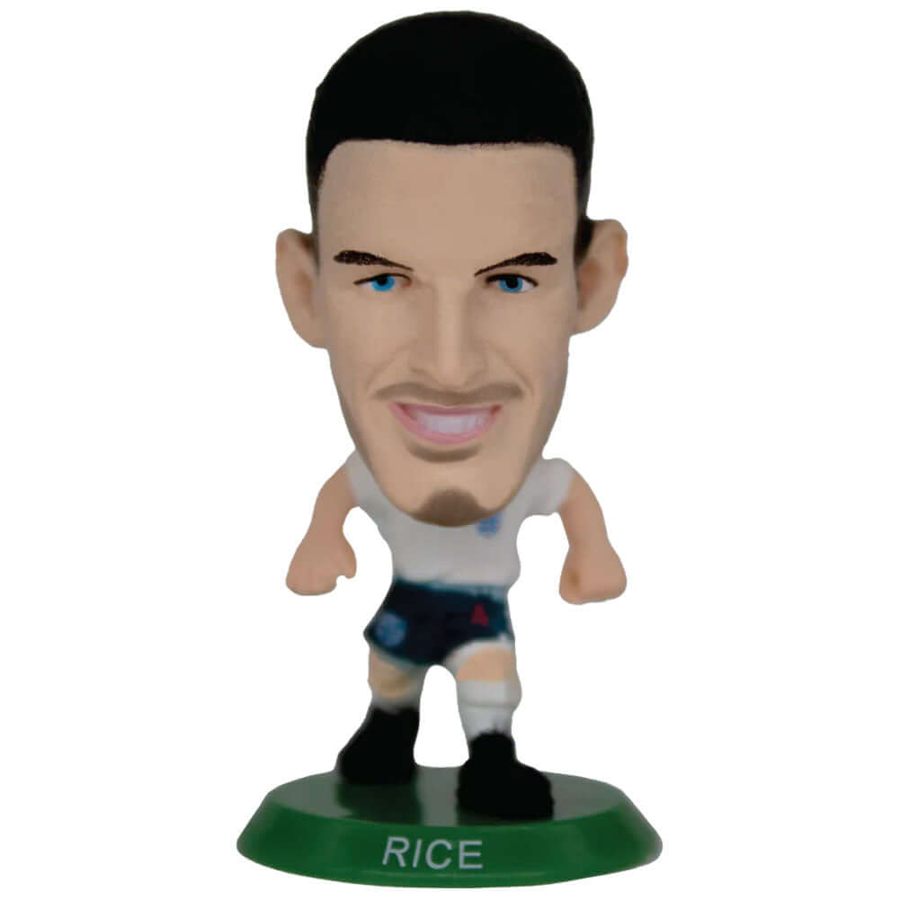 England FA SoccerStarz Rice LKT Sport Declan Rice Soccerstarz collectable figureFeatures classic England home kitStands 5cm tall on a green baseOfficial licensed productApprox 5cm x 2.5cm x 2.5cm Action Figures Imagen principal del producto