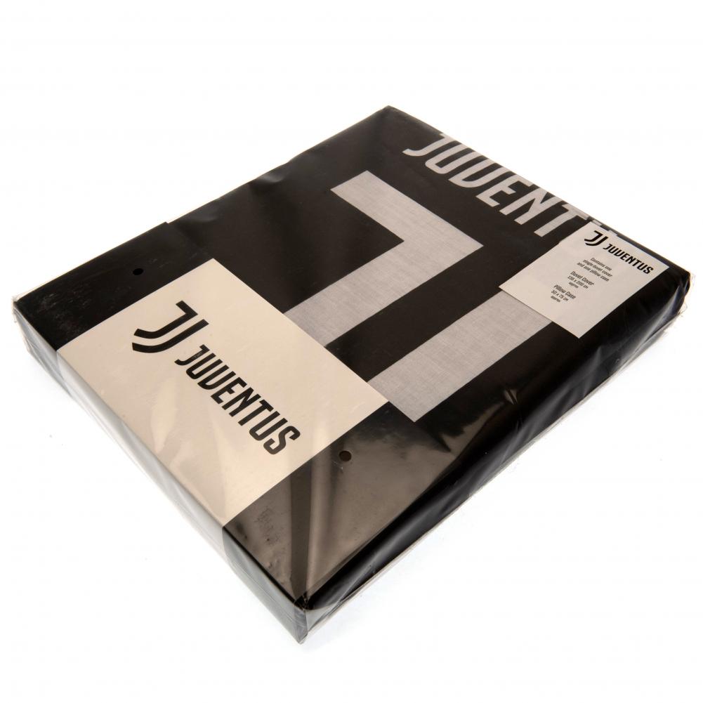 Juventus FC Big Crest Single Duvet Set LKT Sport Black reversible duvet cover featuring 1897 text and a large club crest Pillowcase features a large Juventus club crest White reverse with multi crest design 52% polyester 48% cotton machine washable Offici