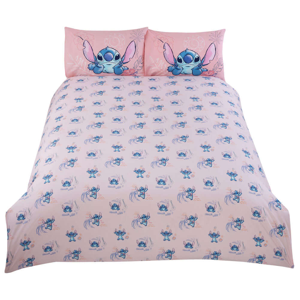 Lilo & Stitch Aloha Double Duvet Set LKT Sport Bed linen set to fit standard double bedsDusty pink quilt cover featuring an Hawaiian motif of StitchReverse features a multi Stitch designDusty pink pillowcases featuring Stitch45% Polyester 55% cotton, mach