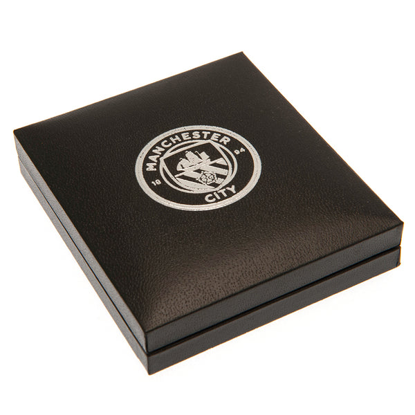 Manchester City FC Silver Plated Boxed Pendant LKT Sport Silver plated pendant and necklaceFeaturing a City crest pendant on a chain necklaceWith a lobster claspOfficial licensed productNecklace approx 50cm (20 inches)Pendant approx 20mm x 18mm Charms & P