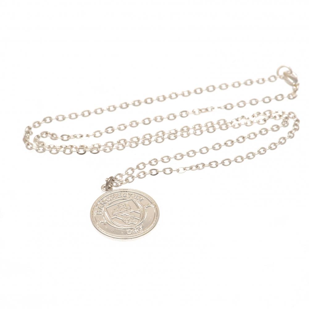 Manchester City FC Silver Plated Pendant & Chain LKT Sport Silver plated pendant and necklace Featuring a City crest pendant on a chain necklace With a lobster clasp Official licensed product Necklace approx 50cm (20 inches) Pendant approx 20mm x 18mm In Imagen principal del producto