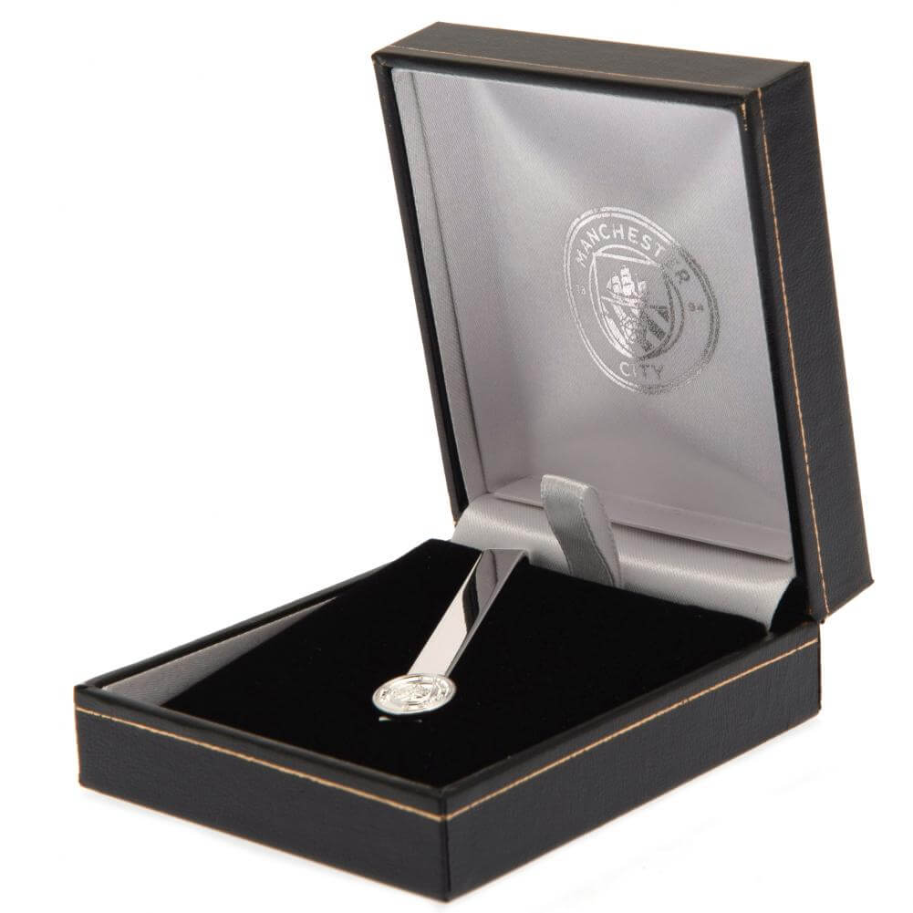 Manchester City FC Silver Plated Tie Slide LKT Sport Classic design tie slide in a mirror finishSilver Plated pin featuring the City crestWith a crocodile clip backOfficial licensed productApprox 50mm x 12mm Tie Clips