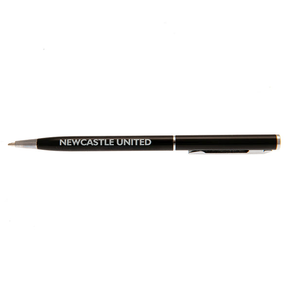 Newcastle United FC 2pk Executive Pen Set LKT Sport Set of two executive ballpoint pens, one black pen, one white penEach pen includes Newcastle United printed on the body of the penPresented in a white display box with an NUFC sleeveWrites in blue inkOff