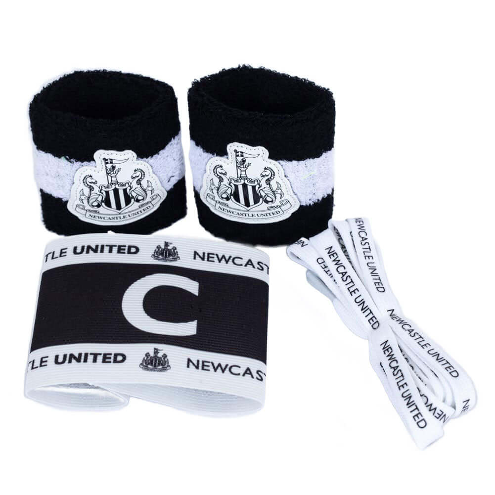 Newcastle United FC Accessories Set LKT Sport This essential training accessories set features team colours and club crestsPair of black and white soft cotton wristbands with the Newcastle crestTeam colour captains arm band and boot laces featuring Newcas Hauptbild