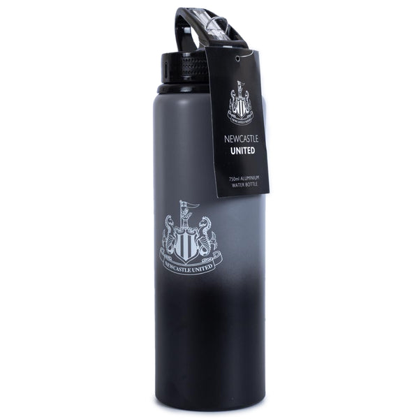 Newcastle United FC Aluminium Drinks Bottle XL LKT Sport Classic grey and black design aluminium drinks bottleFeaturing the Newcastle crest and text in white and goldCanteen quench cap with a closable drinking spoutOfficial licensed productApprox 750ml (2