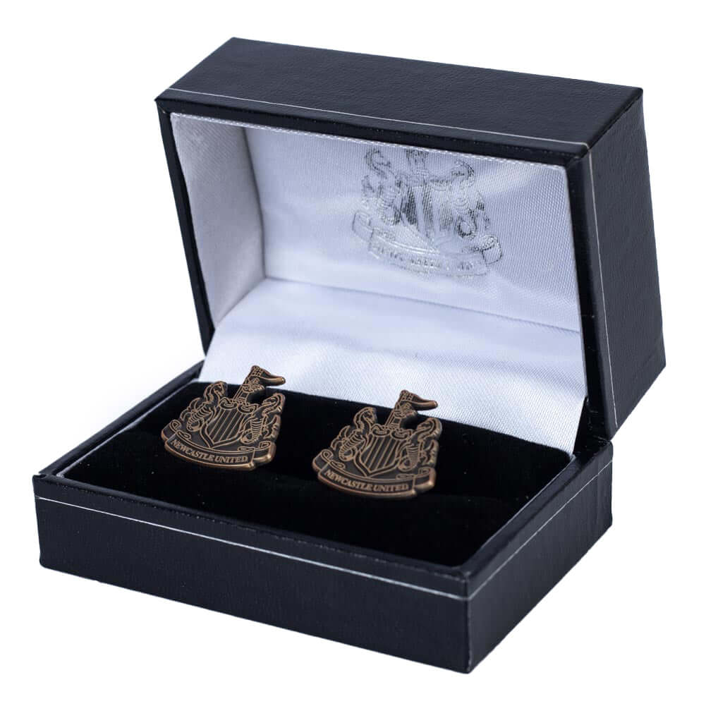 Newcastle United FC Antique Gold Cufflinks LKT Sport Antique gold style finish cufflinksFeaturing a highly detailed formed Newcastle crestOn a bullet back fixingOfficial licensed productApprox 20mm x 20mm Cufflinks