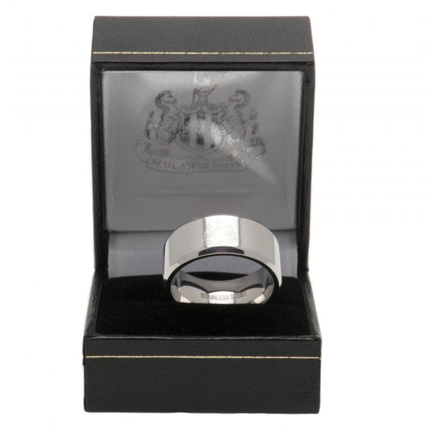 Newcastle United FC Band Ring Large LKT Sport Classic stainless steel band ring with a bevelled edge Chrome finish and engraved with the Newcastle club crest Official licensed product Internal diameter approx 21mm Ring size X Presented in a gift box Rings