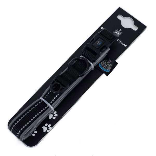 Newcastle United FC Dog Collar LKT Sport Black adjustable dog collar with reflective stitchingPlastic clasp featuring the Newcastle United FCOfficial licensed productApprox 40-50cm Standard Collars