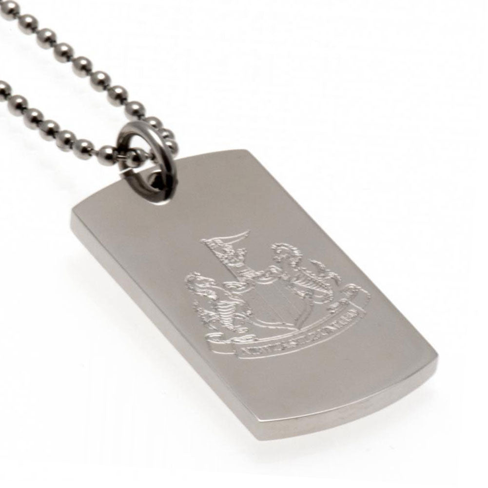 Newcastle United FC Engraved Dog Tag & Chain LKT Sport Classic design stainless steel dog tag and ball chain Chrome finish and engraved with the Newcastle crest Official licensed product Chain approx 53cm (21in) Dog tag approx 35mm x 20mm Presented in a g