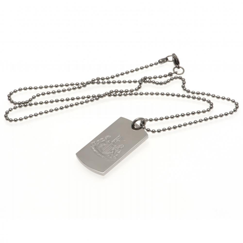 Newcastle United FC Engraved Dog Tag & Chain LKT Sport Classic design stainless steel dog tag and ball chain Chrome finish and engraved with the Newcastle crest Official licensed product Chain approx 53cm (21in) Dog tag approx 35mm x 20mm Presented in a g