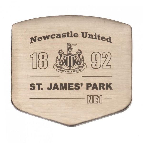 Newcastle United FC Established Badge LKT Sport Metal shield shaped pin badgeBrushed silver enamel finishWith butterfly clasp fixingMetal alloy with silver style finishOfficial licensed productApprox 30mm x 30mm Pins