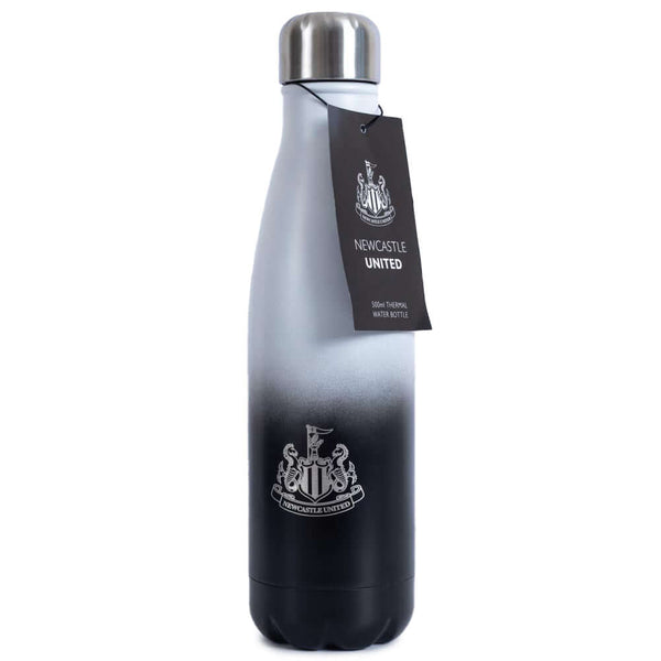Newcastle United FC Fade Thermal Flask LKT Sport Stainless steel thermal vacuum flaskMaintains the temperature of your drink for up to 24hrsWith a screw top lidBlack and white fade pattern with a Newcastle crest in silverOfficial licensed productApprox 50