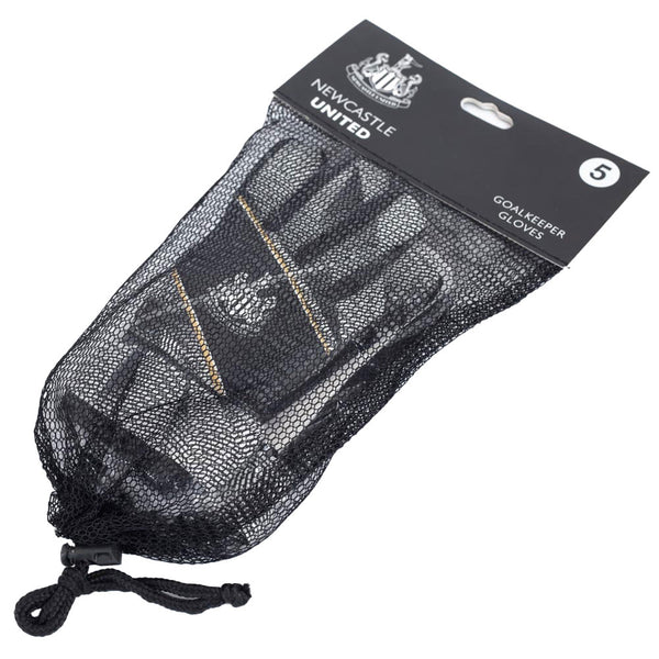 Newcastle United FC Fuse Goalkeeper Gloves Kids LKT Sport Black and white goalkeeper gloves featuring the Newcastle crest in whiteWith a latex foam palm and lightweight foam backingElastic strap for secure fitOfficial licensed productSize kidsTo fit appro