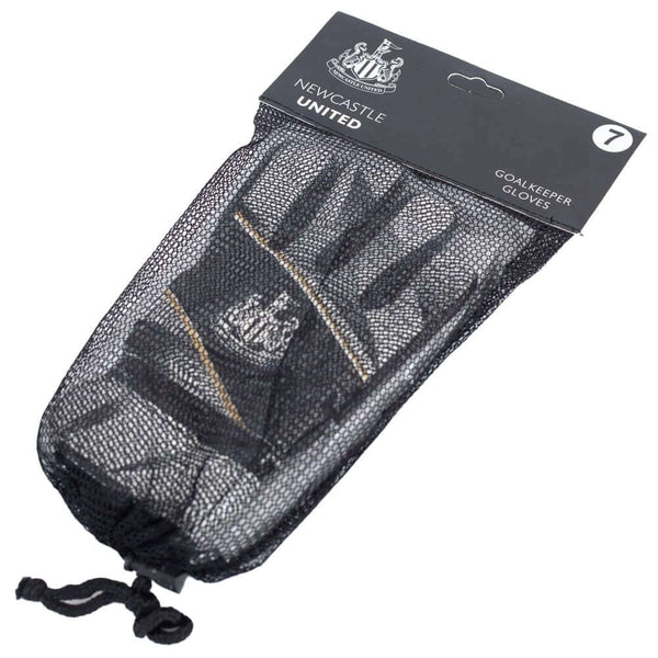 Newcastle United FC Fuse Goalkeeper Gloves Yths LKT Sport Black and white goalkeeper gloves featuring the Newcastle crest in whiteWith a latex foam palm and lightweight foam backingElastic strap for secure fitOfficial licensed productSize youthsTo fit app