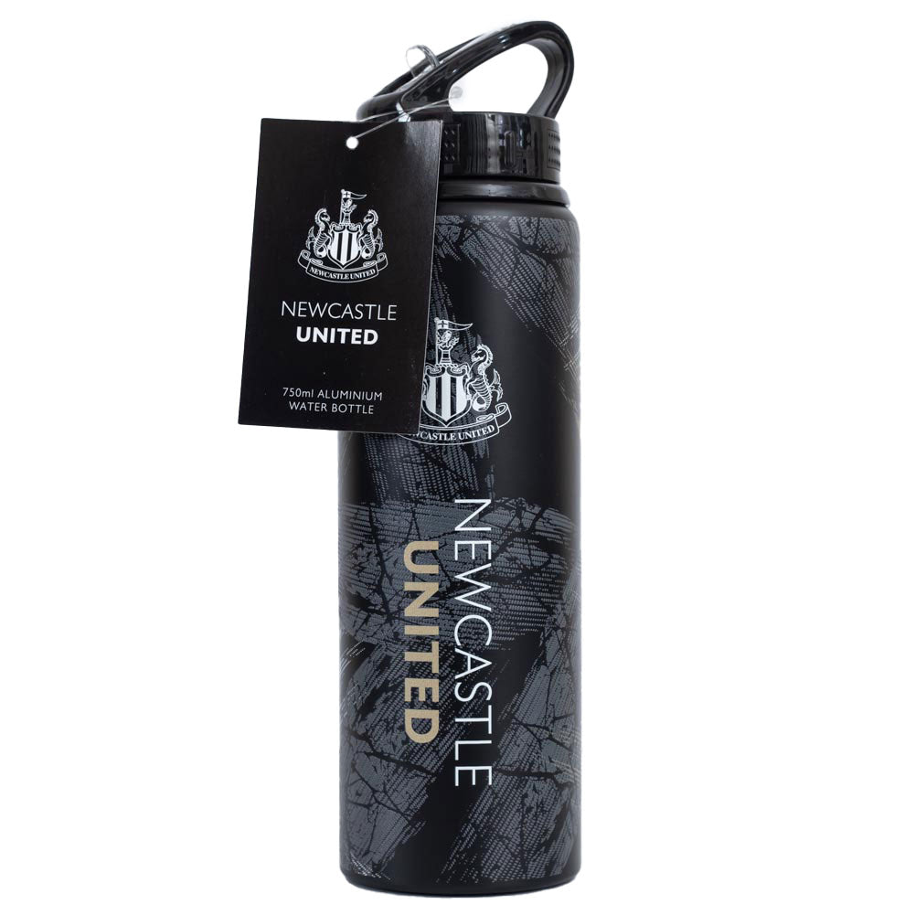 Newcastle United FC HD Printed Aluminium Drinks Bottle LKT Sport Textured HD printed aluminium drinks bottleFeaturing the Newcastle crest and text in white and goldCanteen quench cap with a closable drinking spoutOfficial licensed productApprox 750ml (25o
