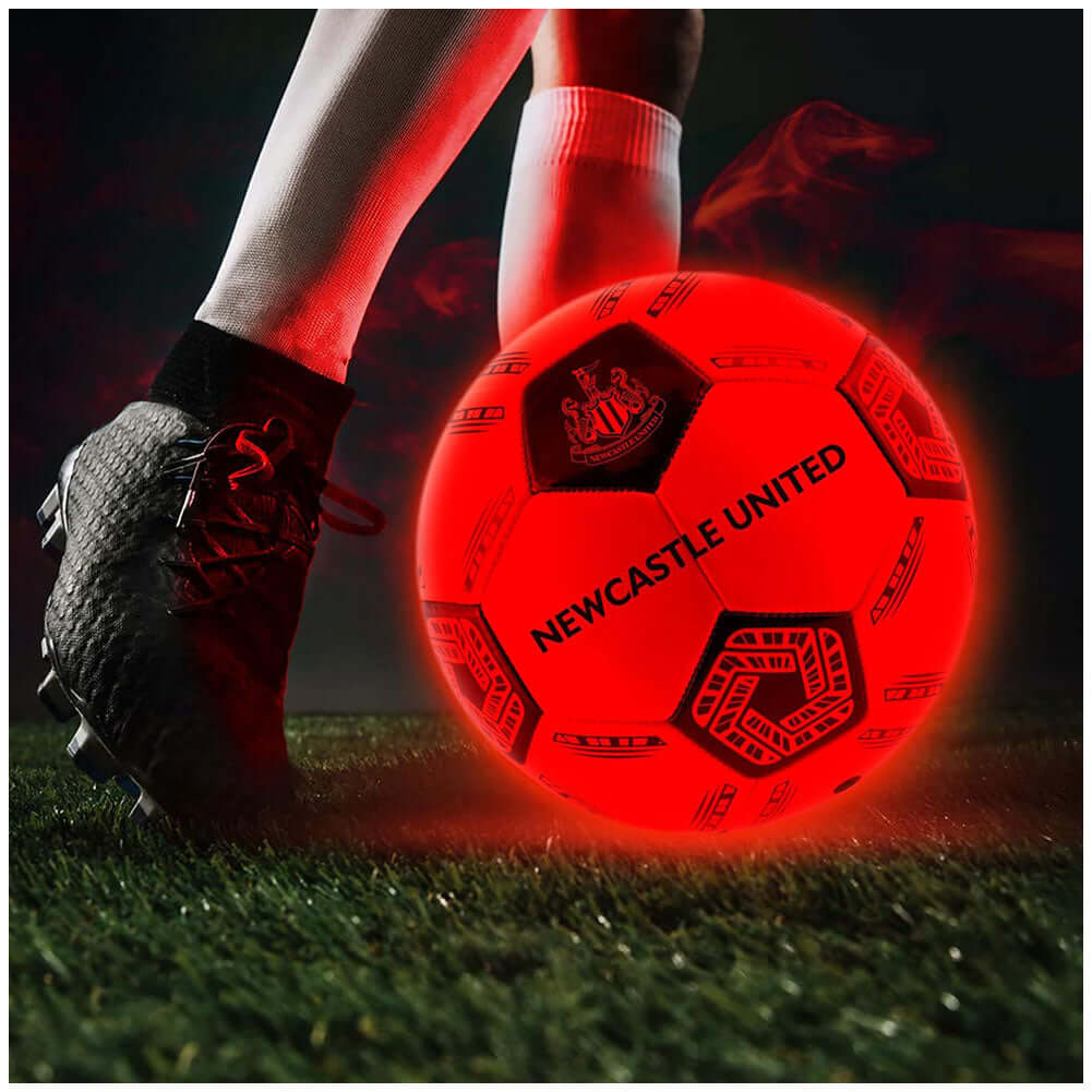 Newcastle United FC LED Glow Football LKT Sport Orange LED glow 32 panel footballFeaturing a black crest and Newcastle United text30 hours of continuous light up fun!Bounce activated with auto turn offBatteries included, fill 7.5-8.5 PSI for optimal bounc