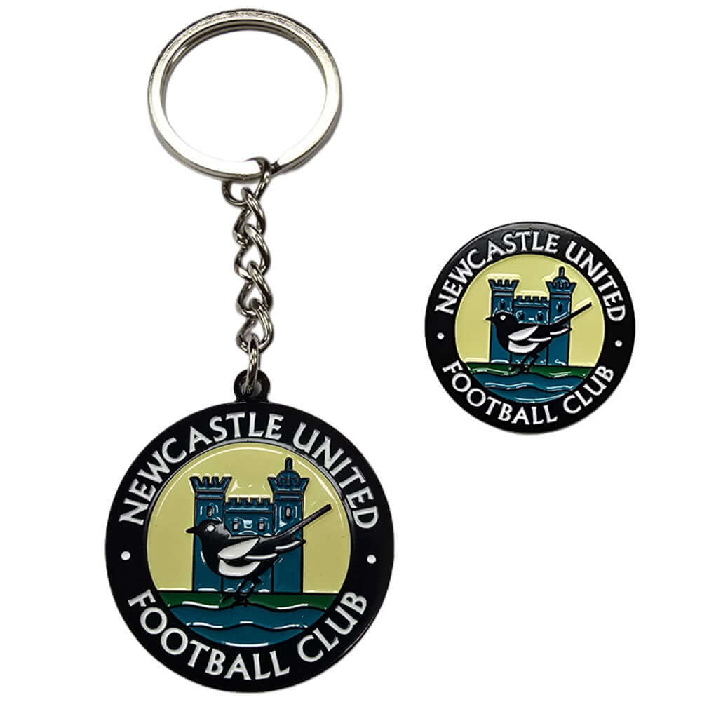 Newcastle United FC Retro 76-83 Crest Keyring & Badge Set LKT Sport Football>Premier League>Newcastle United FC Keychains