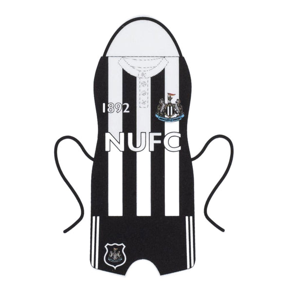 Newcastle United FC Retro Kit Apron LKT Sport 1996 Retro Kit inspired apronFeaturing a full colour club crest on the chest and a crew neck designOfficial licensed productApprox 85cm x 69cm Aprons