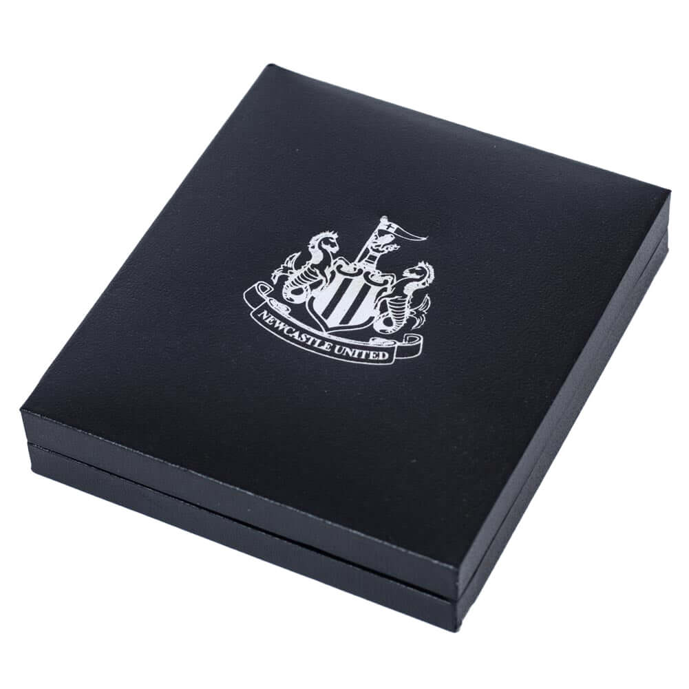 Newcastle United FC Silver Plated Boxed Pendant LKT Sport Silver plated pendant and necklaceFeaturing a Newcastle crest pendant on a chain necklaceWith a lobster claspOfficial licensed productNecklace approx 50cm (20 inches)Pendant approx 20mm x 20mm Char