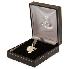Newcastle United FC Silver Plated Tie Slide LKT Sport Classic design tie slide in a mirror finishSilver Plated pin featuring the Newcastle crestWith a crocodile clip backOfficial licensed productApprox 50mm x 12mm Tie Clips