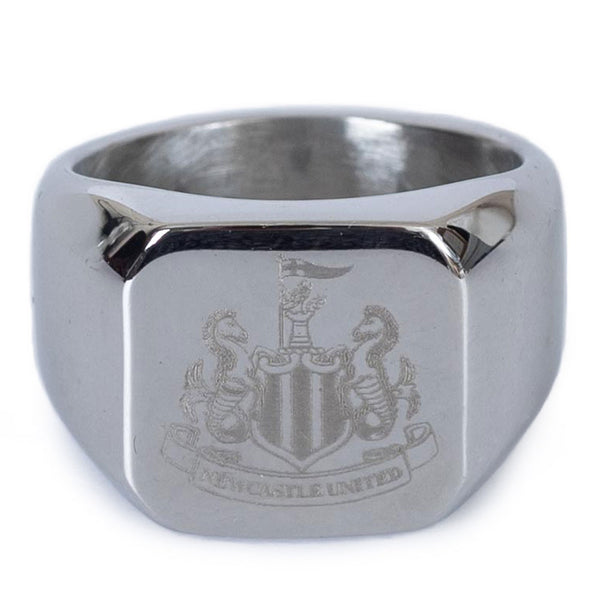 Newcastle United FC Square Signet Ring Medium LKT Sport Stainless steel signet ring with a square faceChrome finish and engraved with the Newcastle club crestOfficial licensed productRing size U Rings